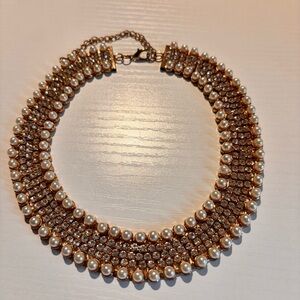 Elegant Gold and Pearl Necklace